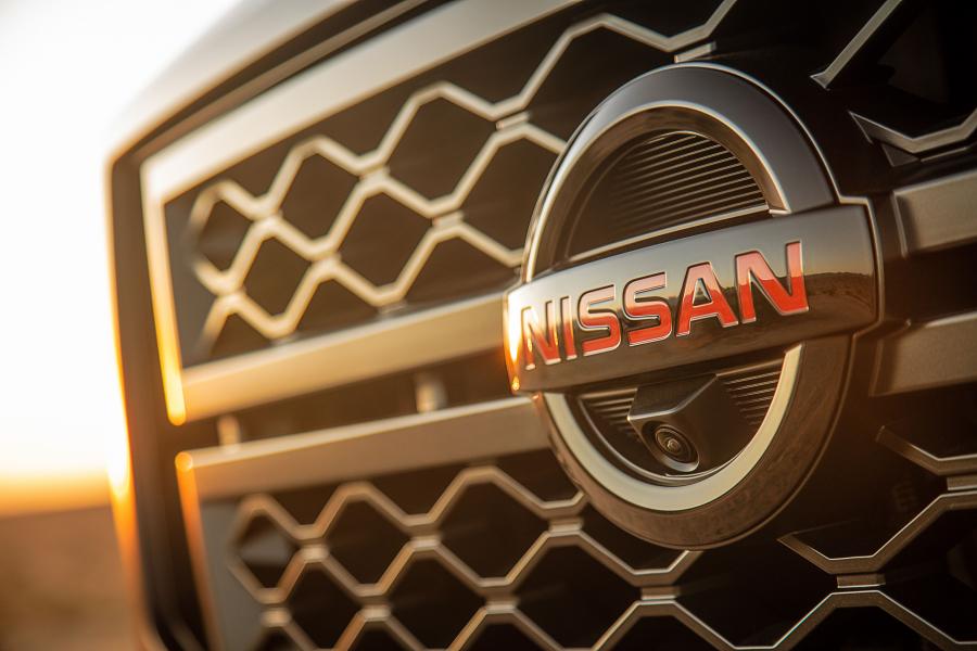 Логотип Nissan Titan Pro4X Crew Cab 2019 года  (фото 16 из 35)